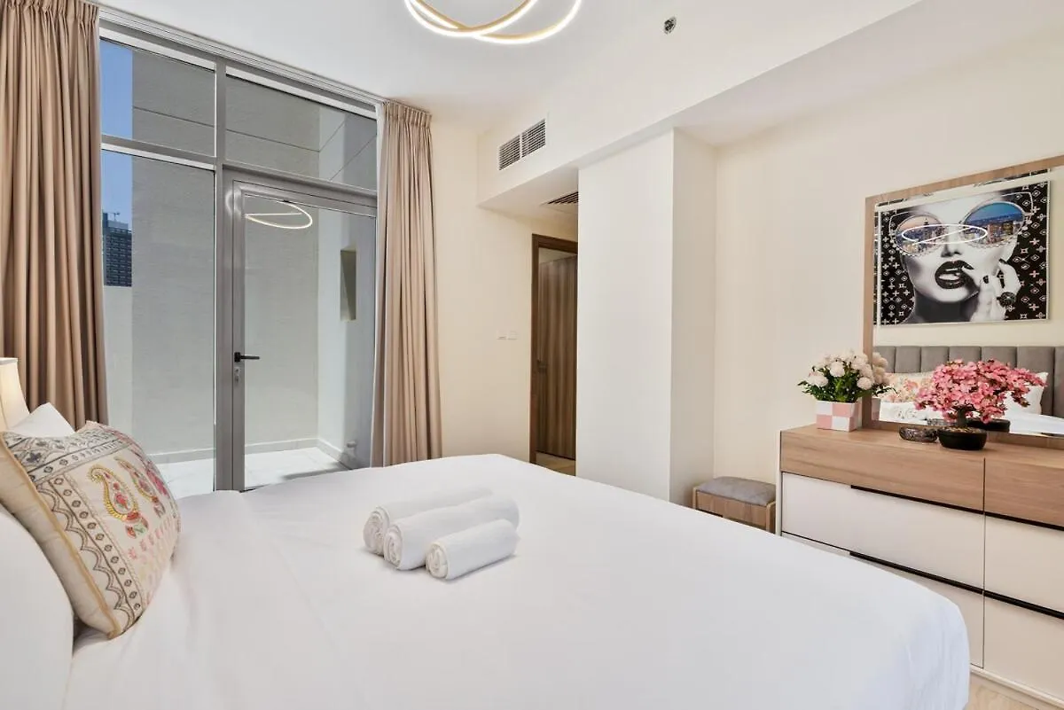 Modern 2Br With Private Terrace, Pool And Gym Access Apartment Dubai