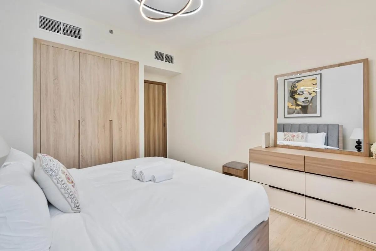 Modern 2Br With Private Terrace, Pool And Gym Access Apartment Dubai