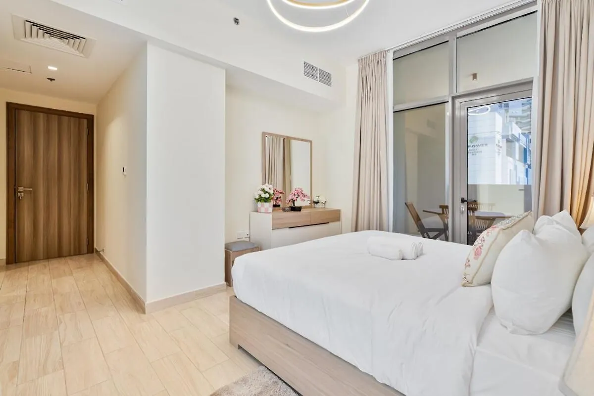 Modern 2Br With Private Terrace, Pool And Gym Access Apartment Dubai