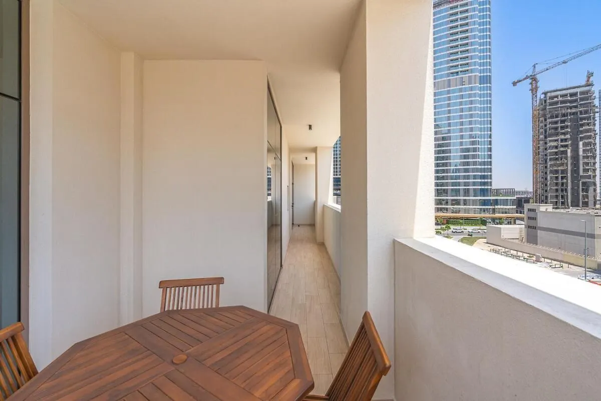 Modern 2Br With Private Terrace, Pool And Gym Access Apartment Dubai United Arab Emirates